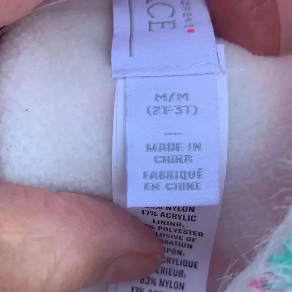 The Children’s Place NWT warm  winter hat and mitt set. - Picture 4 of 6